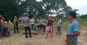 Warga Blokir Jalan, Minta Perusahaan Perbaiki