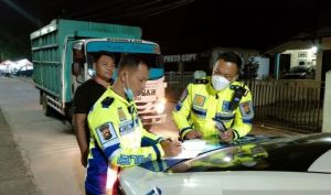 Polisi Tindak Angkutan Batu Bara, CPO dan Sawit Nakal Nekat Lewat Jalan Kota