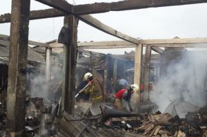 Ratusan Kios Rata dengan Tanah Dilahap Sijago Merah