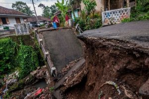 Satu Kampung Mengeluh Jembatan Putus Akses Jauh 
