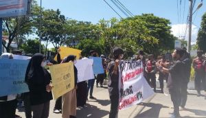 Mahasiswa Demo Desak Kejati Usut  Dugaan Korupsi Pembangunan Jembatan