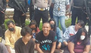 Polisi Gerebek Kampung Narkoba