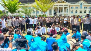 Mahasiswa Demo Minyak Goreng, Haris Tegaskan Stok Cukup