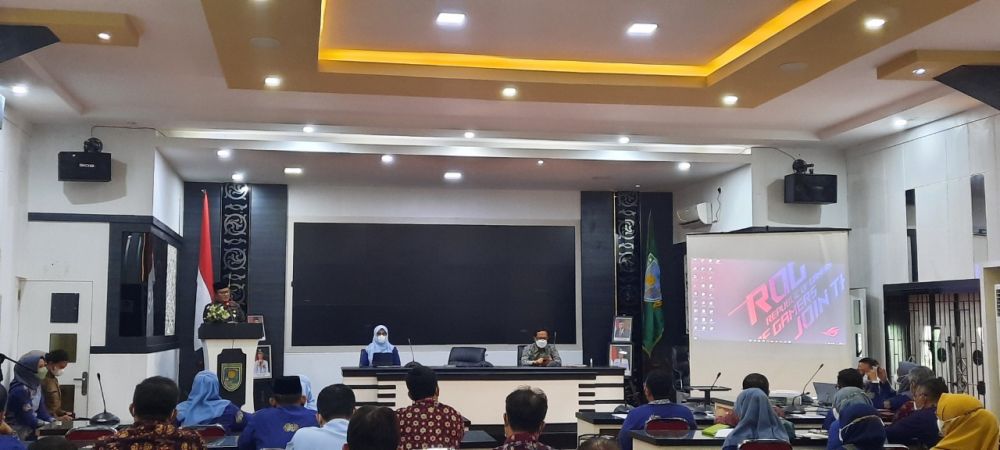 Wakil Walikota Jambi membuka rapat pembahasan ramperda tentang pajak dan retribusi daerah. (Foto./IMCNews.ID)