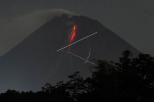 Waspada! Merapi Tujuh Kali Luncurkan Guguran Lava Pijar Sejauh 2.000 Meter