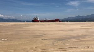 Cairan Mirip Jelly Tutupi Permukaan Laut Pesisir Teluk Bima 