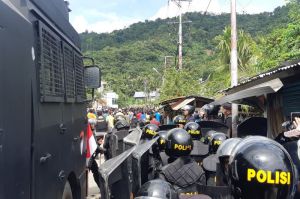 TNI dan Polri Bubarkan Demonstrasi Tolak DOB di Kota Jayapura