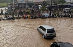Hujan Deras Rendam Sejumlah Wilayah dalam Kota Jambi 