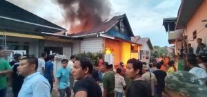 Toko Barang Pecah Belah Ludes Diamuk Sijago Merah