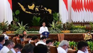 Jokowi Jelaskan Kepada Relawan Upaya Kencangkan APBN Jaga Stabilitas