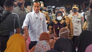 Presiden Perintahkan Luhut-Zulhas Segera Turunkan Harga Minyak Goreng