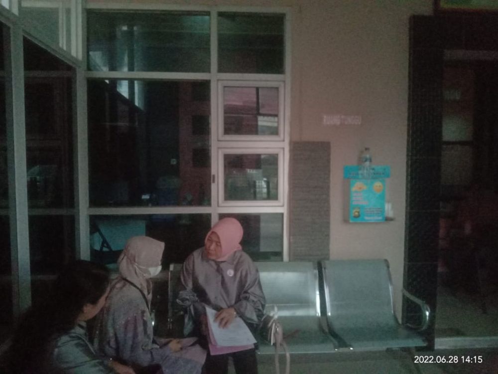 Na buat laporan ke polresta Jambi didampingi oleh kusa hukumnya. (Foto/IMCnews.id)