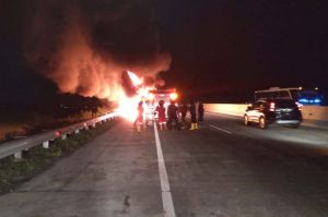 Bus Rosalia Indah Terbakar di Ruas Tol Pemalang-Pejagan