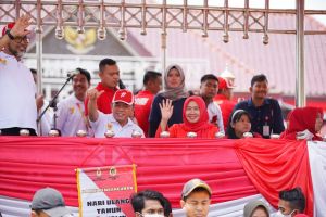 Ribuan Warga Jambi Antusias Saksikan Pawai Pembangunan, Haris Apresiasi Partisipasi Semua Pihak