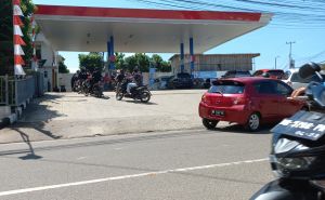 Kabar Kenaikan Harga BBM Sebabkan Panic Buying, SPBU Diserbu