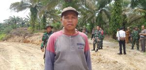 Herman Hibahkan Puluhan Hektar Tanahnya untuk Akses Masyarakat yang Dibangun Satgas TMMD