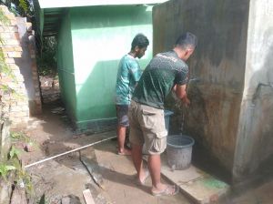 Satgas TMMD Terus Bantu Kegiatan Warga, Termasuk Pengambilan Air Bersih