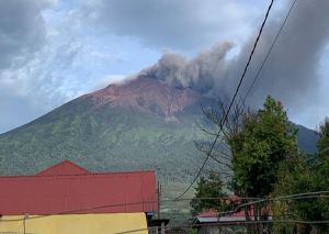 Gunung Kerinci Masih Semburkan Abu