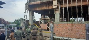 Bayar Rp100 Juta, Segel Dua Bangunan Tak Berizin di Telanai dan Danau Sipin Dibuka