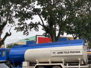Polda Jambi Amankan Truk Tangki PT Jambi Tulo Pratama Ditinggalkan di Wilayah Kenali