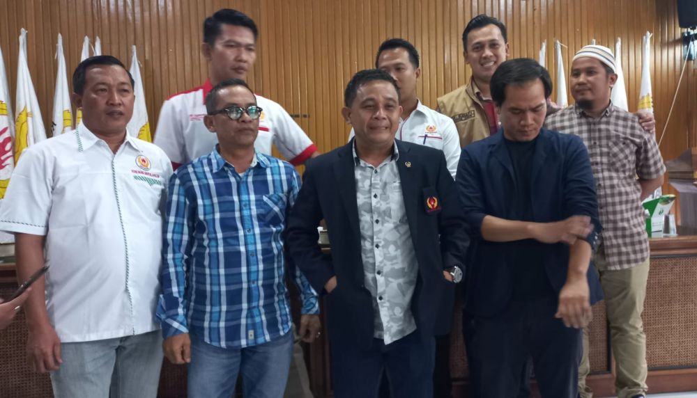 Ketua KONI Provinsi Jambi, Budi Setiawan bersama pengurus KONI Kabupaten/Kota. 