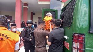 Sidang Perdana Fraksi Golkar Kasus Suap Pengesahan RAPBD, Juber CS Didakwa Terima Rp300 Juta