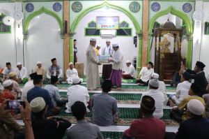 Al Haris Disambut Hangat Masyarakat Saat Safari Ramadan di Nipah Panjang