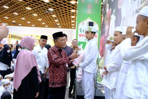 Wagub Abdullah Sani Berbagi Kasih Sayang Bersama Anak Yatim