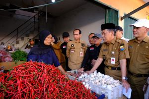 Wagub Abdullah Sani Sidak Pasar Pastikan Ketersediaan Bahan Pokok Jelang Lebaran