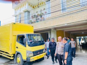 Ratusan Dus Miras Diamankan Saat Grebek Gudang di Pelayang Raya