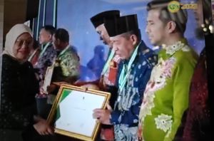 Wagub Abdullah Sani Wakili Gubernur Terima Penghargaan Pembina K3