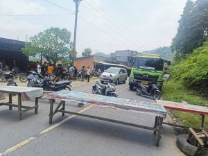 Jalan Lintas Kerinci-Bangko Diblokir, Lalu Lintas Lumpuh