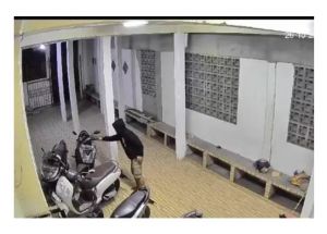 Aksi Maling Nekat Terekam CCTV, Berhasil Bawa Kabur Tiga Motor