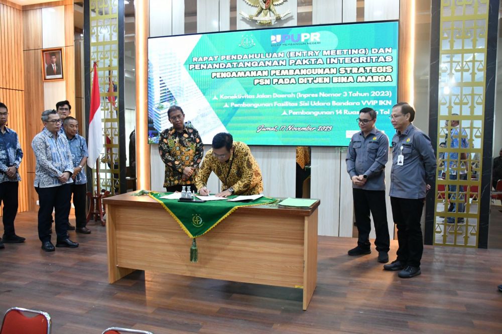Penandatanganan pakta integritas pengamanan PSN di Kejati Jambi. 