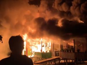 Kebakaran Hebat Landa Kampung Nelayan Tungkal Ilir Malam Tadi, Belasan Rumah Hangus Terpanggang