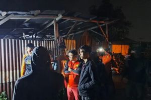 Piter Tenggelam Saat Cari Besi di Dasar Sungai Batanghari dengan Alat Selam Tradisional