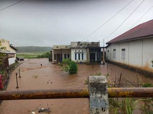 Banjir Lumpur dari Gunung Kerinci Rendam Desa di Kayu Aro 