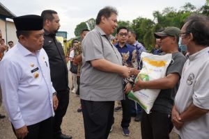 Pemprov Jambi Salurkan Bantuan Pangan dari Pemerintah Pusat, Gubernur: Ini Membantu Masyarakat