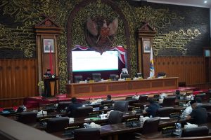 Gubernur Al Haris Beri Penjelasan Atas Capaian Pembangunan Pemprov Kepada Dewan