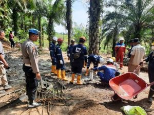 Ratusan Sumur Minyak Ilegal di Bungku Ditutup Tim Gabungan