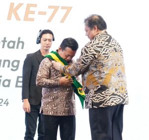 Gubernur Al Haris Terima Penghargaan Bintang Abhinaya Jagadhita dari Dekopin
