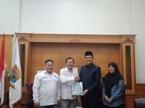 Ketua DPRD Provinsi Jambi Terima Laporan Kinerja KI Tahun 2024