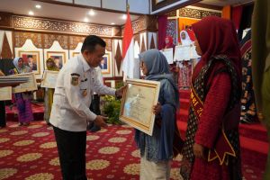 Gubernur Al Haris Ajak Perempuan Teladani Kartini, Bangun Keluarga dan Daerah