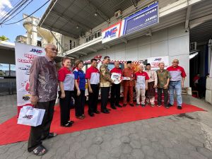 JNE Gelar Donor Darah, Cek Kesehatan Gratis dan Serahkan Mobil Jenazah Untuk Kemanusiaan