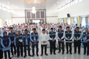 Lepas Kloter Terakhir, Al Haris Minta Petugas Haji Laksanakan Tugas dengan Baik