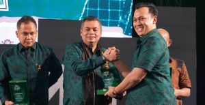 Ketua DPRD Kota Jambi Terima Penghargaan Dari Hipmi Jambi
