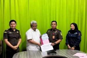 Direktur PT EBN Serahkan Rp734 Juta ke Kejari Jambi Terkait Dugaan Korupsi Pajak Parkir Angso Duo