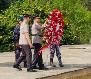 Wakapolda Jambi Tabur Bunga di Dermaga Makam Orang Kayo Hitam