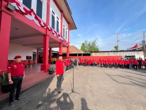 Pimpin Upacara Pengibaran Bendera di DPD PDIP, Edi Purwanto Ingatkan Pesan Bung Karno
