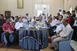 Al Haris Dampingi Menteri Transmigrasi Bahas Penyelesaian Masalah TSM IV Gelam Baru